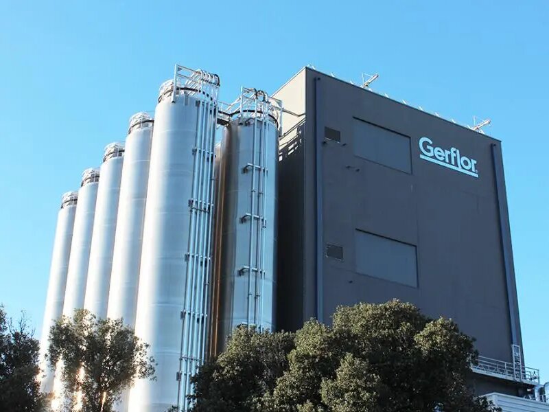 潔福（潔弗樂）塑膠地板廠家：以生產(chǎn)創(chuàng)新為翼，鑄就環(huán)保制造新標(biāo)桿